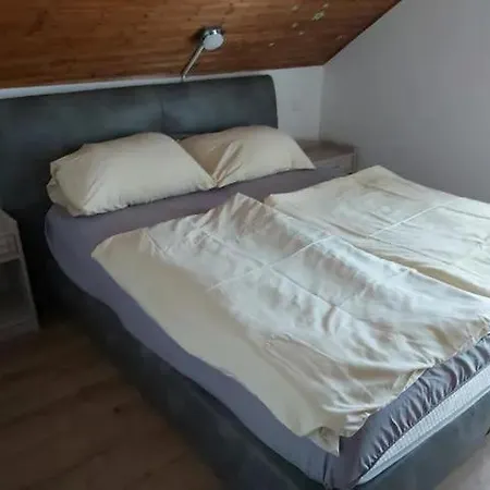 Hullam Apartmanhaz * Gyenesdias