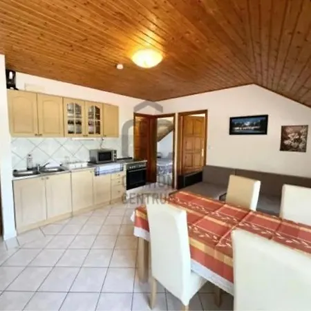 Hullam Apartmanhaz Gyenesdias